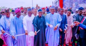 (Middle R-L) President Muhammadu Buhari and President, Dangote Group, Aliko Dangote during the occasion of the Dangote Refinery commissioning